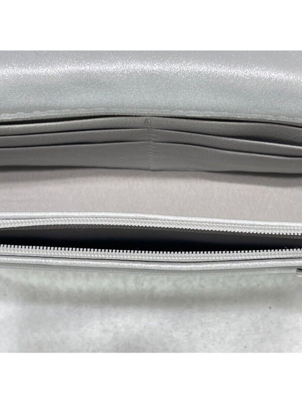 Studio Badgley Mischka Quilted Silver Crossbody Bag With Chain Strap - Picture 12 of 13